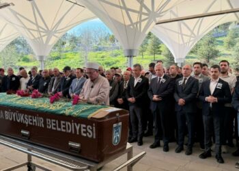 Özgür Özel, gazeteci Rahmi Yıldırım'ın cenazesine katıldı