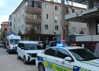 Yemek yaparken elbisesi tutuşan 91 yaşındaki kadın, yangında öldü