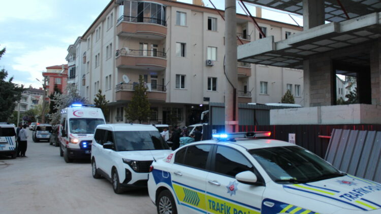 Yemek yaparken elbisesi tutuşan 91 yaşındaki kadın, yangında öldü