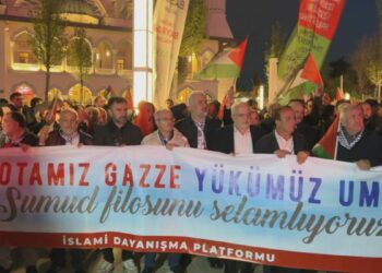 Sumud Filosu'na yönelik saldırıları protesto eden grup İsrail Konsolosluğu'na yürüdü