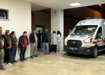 Ortaokul öğrencisi tüfekle oynarken kazara arkadaşını vurdu