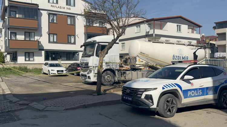 TIR’ın altına saklanıp, husumetli olduğu kardeşini öldürdü