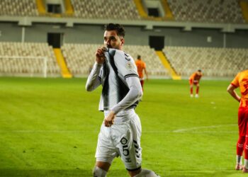 Altay'da Sefa'dan veda sinyali
