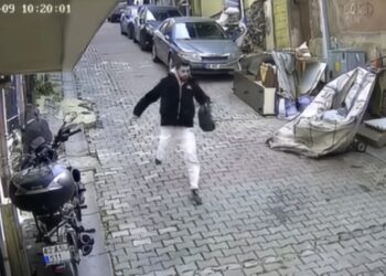 Kağıthane’de ‘Örümcek Adam’ gibi tırmanıp hırsızlık yaptı; mahalleli arkasından bağırdı