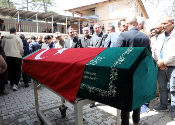Kahramanmaraş’ta okuldaki saldırıda yaşamını yitiren öğrenciler toprağa verildi