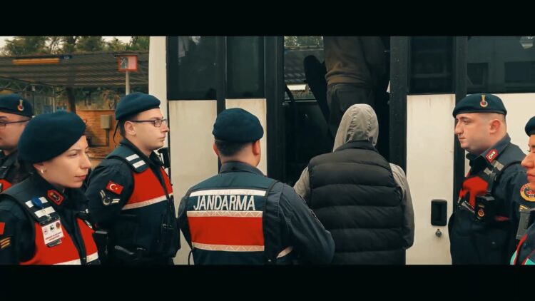 18 ilde 'nitelikli dolandırıcılık ve yasa dışı bahis' operasyonu: 56 tutuklama