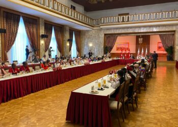 TBMM Başkanı Kurtulmuş, dünya çocuklarını kabul etti