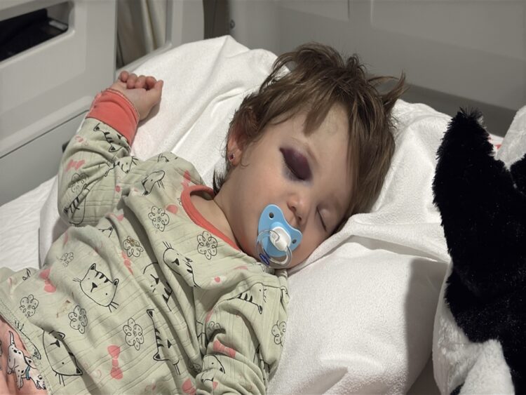 Kucağındaki bebeğiyle birlikte darbedilen baba: Odunla vurdu, kızım çırpınırken tekrar vurdu