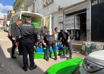 14 yaşındaki kız çocuğu, babasını boynundan bıçaklayıp, öldürdü