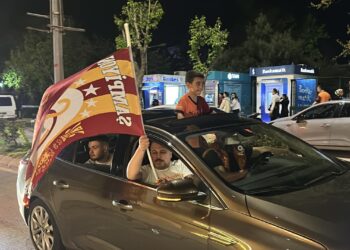 Edirne ve Tekirdağ'da Galatasaray taraftarları galibiyeti kutladı