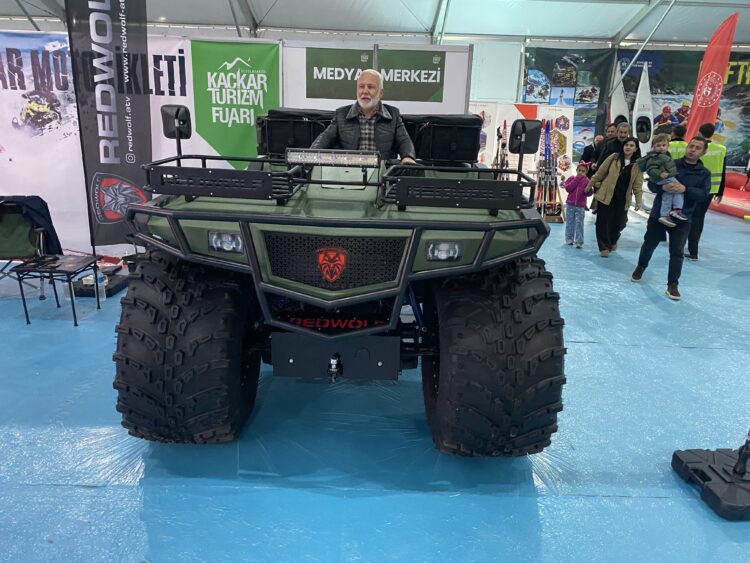 Rusya’da gördüler, Türkiye’de ürettiler; dev ATV suda yüzüyor, dağları aşıyor