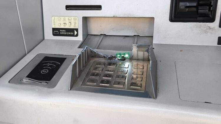 ATM'lere zarar verdiler