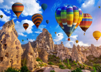 Kapadokya'da balon turu yapmak için yılın en uygun ayları hangileridir?