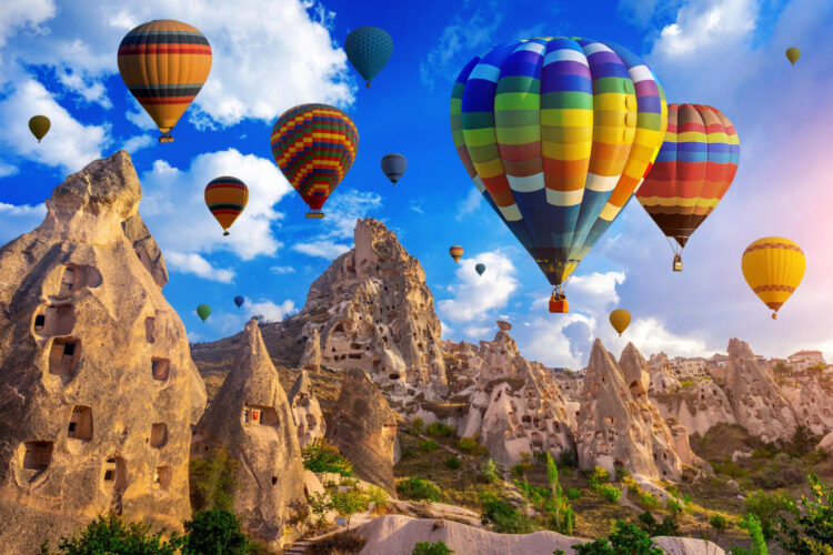 Kapadokya'da balon turu yapmak için yılın en uygun ayları hangileridir?