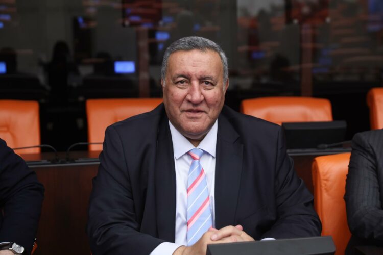İnsanlar aç, çocuklar korunamıyor, kanunlar eksik!