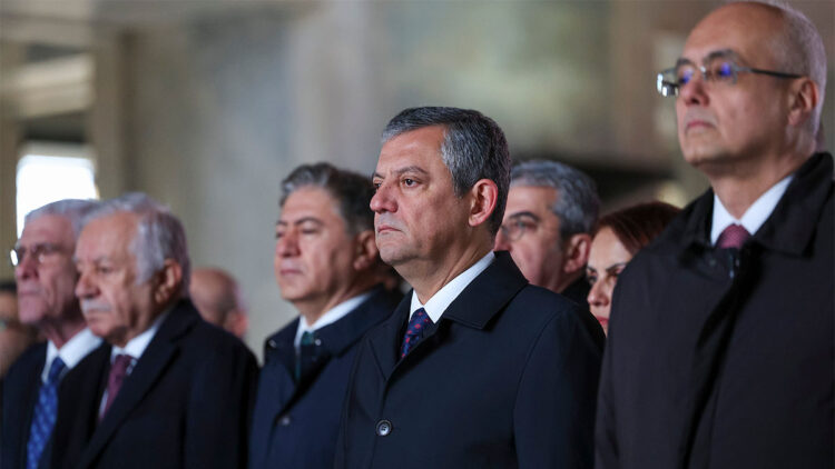 Özgür Özel 23 Nisan törenlerine katıldı