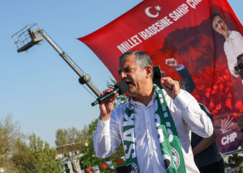 Özgür Özel, Sakarya’dan seslendi; Düşman hukuku uygulayanlarla oturup konuşmam