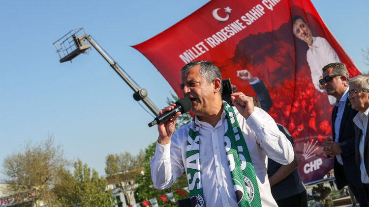 Özgür Özel, Sakarya’dan seslendi; Düşman hukuku uygulayanlarla oturup konuşmam