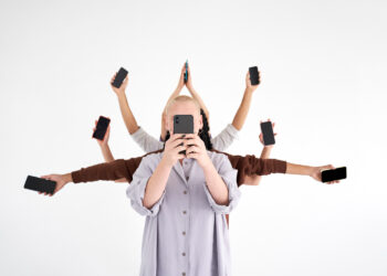 Bilim insanları şok eden gerçeği açıkladı: Telefonlar beyni nasıl etkiliyor?