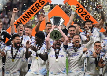 UEFA Avrupa Ligi final maçında Freiburg ile Aston Villa takımları, Tüpraş Stadı’nda karşılaştı. Alman temsilcisi Freiburg'u 3-0 mağlup eden Aston Villa oyuncuları kupa sevinci yaşadı.
( Serhat Çağdaş - Anadolu Ajansı )
