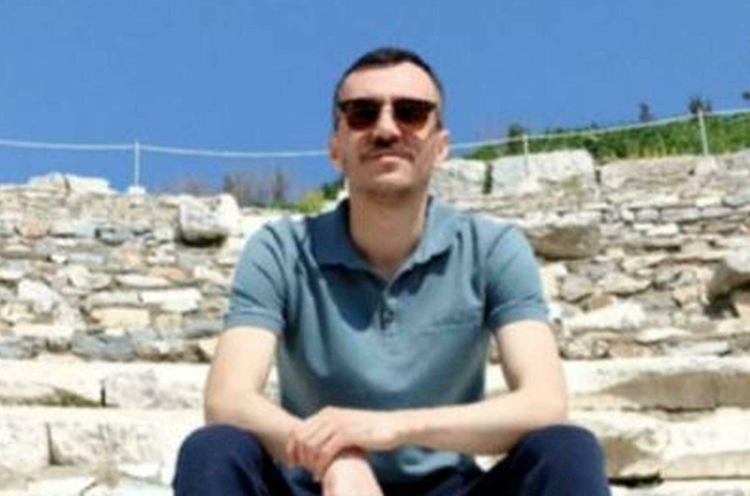Anne, baba ve kardeşini öldüren sanık, ilk duruşmada savunma yapmadı