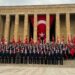 Bakan Bak, gençler ve sporcularla birlikte Anıtkabir'i ziyaret etti
