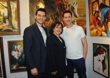 Cem Belevi’den ressam annesine destek
