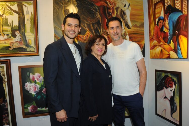 Cem Belevi’den ressam annesine destek