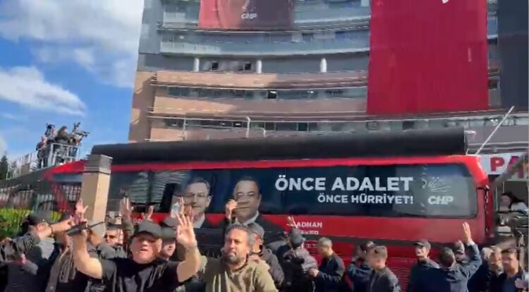 CHP Genel Merkezi'nde tahliye gerginliği; Emniyete talimat verildi