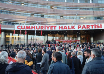 CHP Genel Merkezi önünde gerginlik
