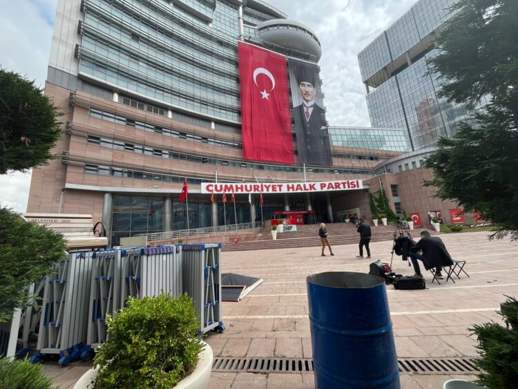 CHP, 16 parti ile bayramlaşacak