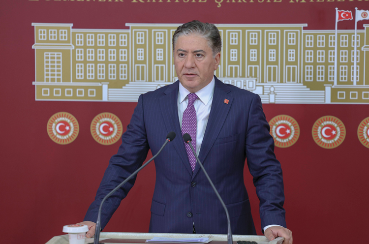CHP'nin seçilmiş yönetimini yenmeleri gerekiyor