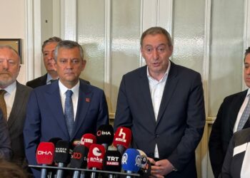 DEM Parti Özgür Özel'i TBMM'deki odasında ziyaret etti