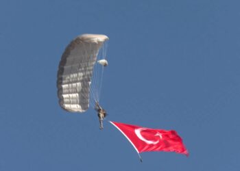 Milli Savunma Bakanlığı (MSB), Efes-2026 Tatbikatı kapsamındaki bayrak atlayışı faaliyetinden görüntü paylaştı. Fotoğraf: Ankara, (DHA)