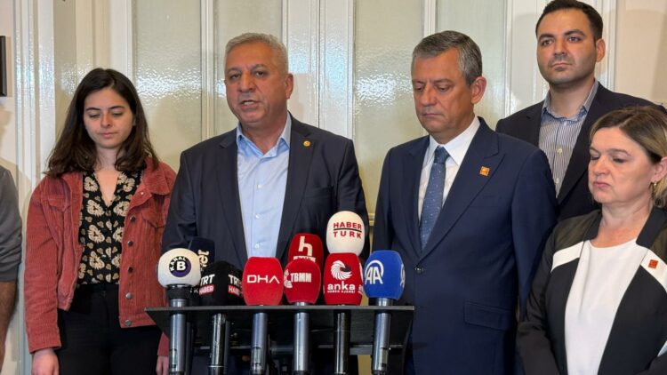 Özgür Özel, EMEP Genel Başkanı Seyit Aslan ile bir araya geldi