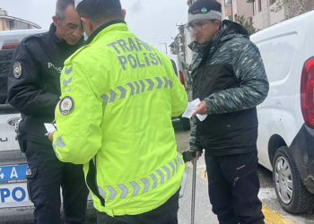 Ehliyeti daha önce iptal edilen sürücünün kullandığı aracın çarptığı yaya yaralandı