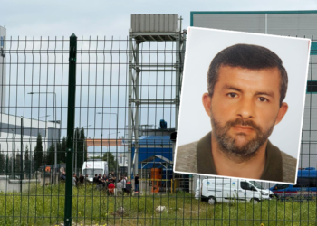 Fabrikada üzerine ağır malzemeler düşen işçi öldü