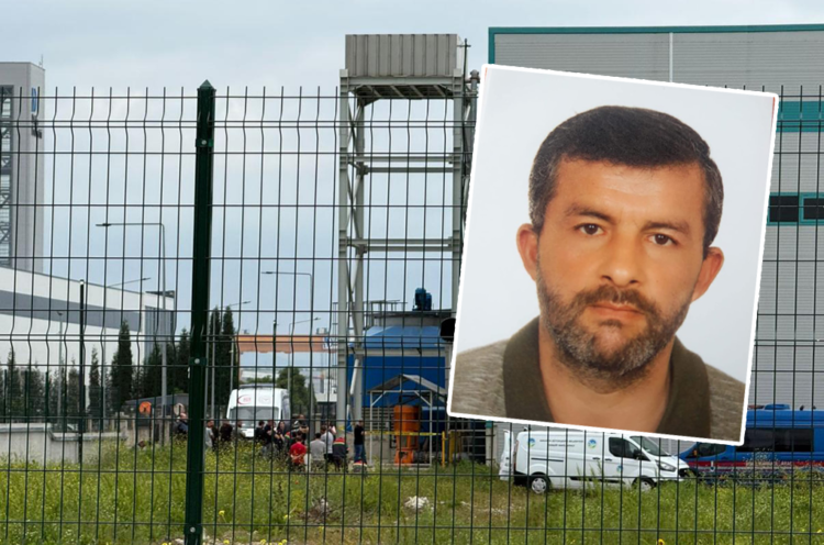 Fabrikada üzerine ağır malzemeler düşen işçi öldü