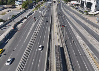 Megakentte sessizlik: İstanbul trafiği tarihi seviyeye geriledi