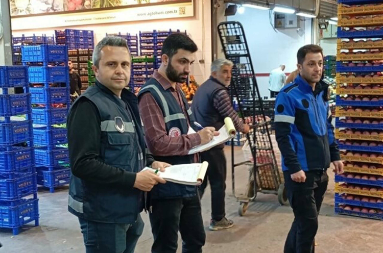 İzmir'de bayram öncesi otogar ve hal denetimleri sıklaştırıldı