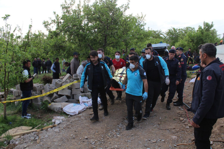 Kuyuda gazdan etkilendi, 2 kardeşi ve akrabası yardım için kuyuya indi: 3 ölü, 1 yaralı