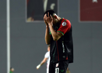 Karşıyaka'da kongre tarihi tepkisi