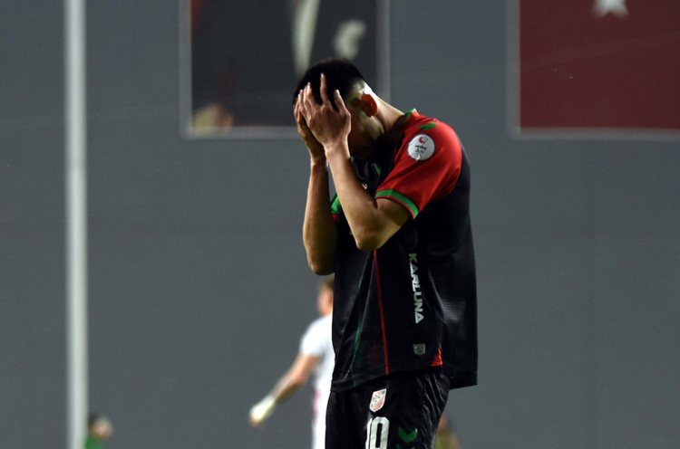 Karşıyaka'da kongre tarihi tepkisi