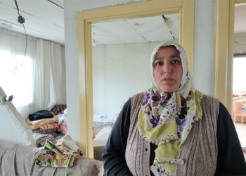 Anne son anda kurtardı; Duvar saniyeler sonra yıkıldı