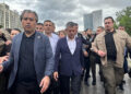 Başkentte siyasi tansiyon yükseldi; Özgür Özel kalabalıkla Meclis’e yürüdü