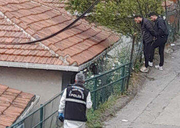 Sarıyer’de evini boyarken bahçede kalaşnikof ve el bombaları buldu