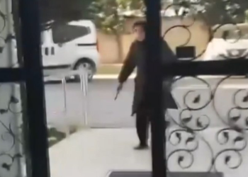 Silivri'de çocukların kavgasına anneler dahil oldu; bıçak çekip üzerine yürüdü