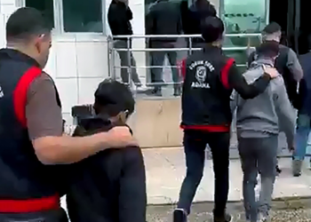 Sokakta evsizi yumruklayan çocuğa ev hapsi cezası