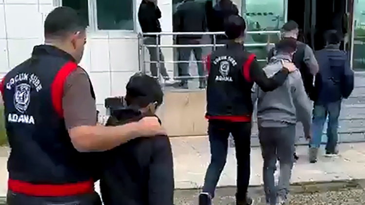 Sokakta evsizi yumruklayan çocuğa ev hapsi cezası