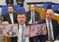 Veli Ağbaba’dan Meclis’te banknotlu ekonomi eleştirisi